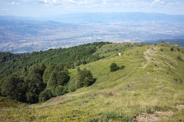 Bulgaristan 'ın Blagoevgrad bölgesindeki Belasitsa Dağı' nın şaşırtıcı yaz manzarası