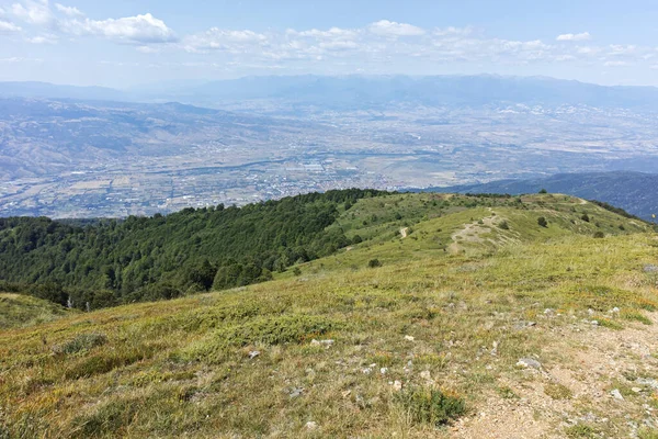 Bulgaristan 'ın Blagoevgrad bölgesindeki Belasitsa Dağı' nın şaşırtıcı yaz manzarası