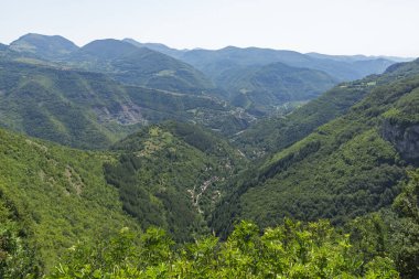 Bulgaristan 'ın Stara Planina Dağı' ndaki Iskar Nehri Boğazı 'nın inanılmaz manzarası