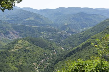 Bulgaristan 'ın Stara Planina Dağı' ndaki Iskar Nehri Boğazı 'nın inanılmaz manzarası