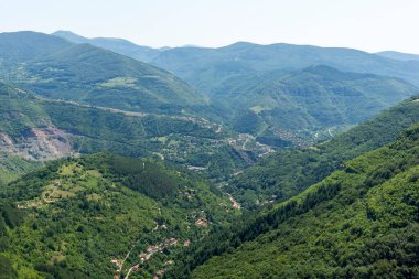 Bulgaristan 'ın Stara Planina Dağı' ndaki Iskar Nehri Boğazı 'nın inanılmaz manzarası