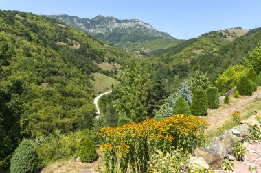 Bulgaristan 'ın Stara Planina Dağı' ndaki Iskar Nehri Boğazı 'nın inanılmaz manzarası