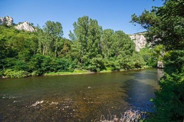 Bulgaristan 'ın Stara Planina Dağı' ndaki Iskar Nehri Boğazı 'nın inanılmaz manzarası