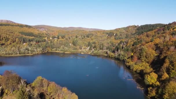 保加利亚索菲亚市区帕斯卡水库的空中秋季景观 — 图库视频影像