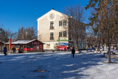 SAMOKOV, BULGARIA - 14 Ocak 2022: Bulgaristan 'ın Sofya Bölgesi Samokov kentinin kış manzarası
