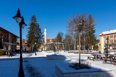 SAMOKOV, BULGARIA - 14 Ocak 2022: Bulgaristan 'ın Sofya Bölgesi Samokov kentinin kış manzarası