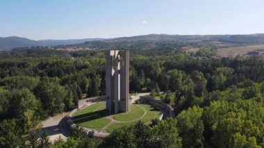 SOFYA, BULGARIA - 26 EPTEMBER 2021: Bulgaristan 'ın başkenti Sofya' da bulunan Kambanite 'de Uluslararası Barış Bayrağı Anıtı (Zname na mira) Uluslararası Çocuk Meclisi (Çanlar) Anıtı