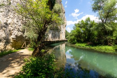 Bulgaristan 'ın Altın Panega Nehri boyunca Iskar Panega Geopark' ın inanılmaz manzarası