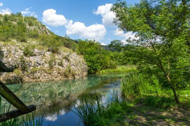 Bulgaristan 'ın Altın Panega Nehri boyunca Iskar Panega Geopark' ın inanılmaz manzarası