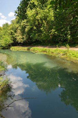 Bulgaristan 'ın Altın Panega Nehri boyunca Iskar Panega Geopark' ın inanılmaz manzarası