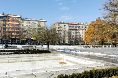 SOFYA, BULGARIA - 2 Aralık 2021: Bulgaristan 'ın Ulusal Kültür Sarayı çevresindeki Sofya Şehri' nin şaşırtıcı kış manzarası