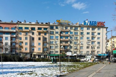 SOFYA, BULGARIA - 2 Aralık 2021: Bulgaristan 'ın Ulusal Kültür Sarayı çevresindeki Sofya Şehri' nin şaşırtıcı kış manzarası