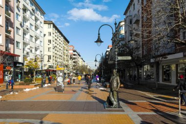 SOFYA, BULGARIA - 2 Aralık 2021: Bulgaristan 'ın Ulusal Kültür Sarayı çevresindeki Sofya Şehri' nin şaşırtıcı kış manzarası