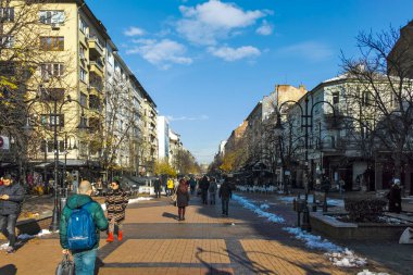 SOFYA, BULGARIA - 2 Aralık 2021: Bulgaristan 'ın Ulusal Kültür Sarayı çevresindeki Sofya Şehri' nin şaşırtıcı kış manzarası