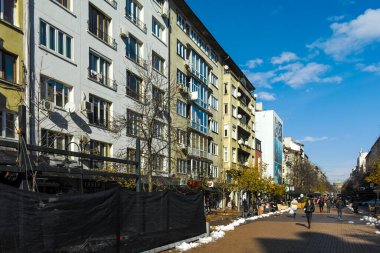 SOFYA, BULGARIA - 2 Aralık 2021: Bulgaristan 'ın Ulusal Kültür Sarayı çevresindeki Sofya Şehri' nin şaşırtıcı kış manzarası