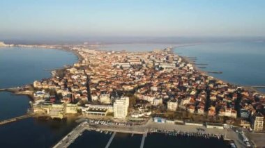 Bulgaristan 'ın Burgaz Bölgesi' nin Pomorie kentinin İnanılmaz Hava Gündoğumu manzaralı kasabası 