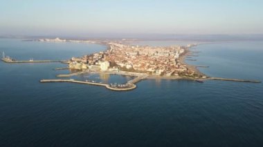 Bulgaristan 'ın Burgaz Bölgesi' nin Pomorie kentinin İnanılmaz Hava Gündoğumu manzaralı kasabası 