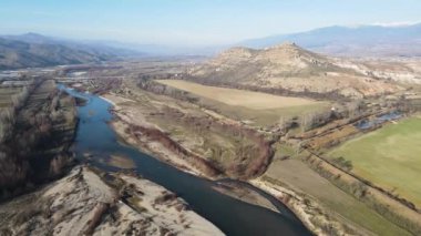 Bulgaristan 'ın Petrich vadisinden geçen Struma nehrinin hava manzarası