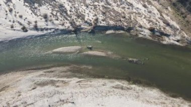 Bulgaristan 'ın Petrich vadisinden geçen Struma nehrinin hava manzarası