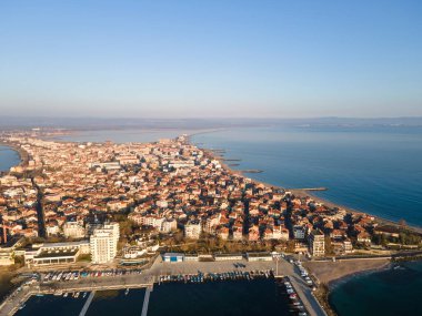 Bulgaristan 'ın Burgaz Bölgesi' nin Pomorie kentinin İnanılmaz Hava Gündoğumu manzaralı kasabası 