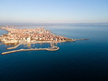 Bulgaristan 'ın Burgaz Bölgesi' nin Pomorie kentinin İnanılmaz Hava Gündoğumu manzaralı kasabası 