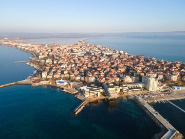 Bulgaristan 'ın Burgaz Bölgesi' nin Pomorie kentinin İnanılmaz Hava Gündoğumu manzaralı kasabası