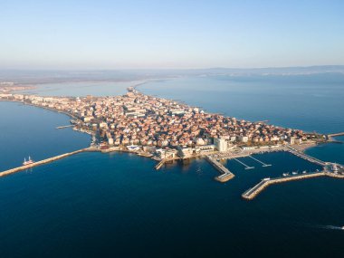 Bulgaristan 'ın Burgaz Bölgesi' nin Pomorie kentinin İnanılmaz Hava Gündoğumu manzaralı kasabası