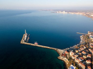 Bulgaristan 'ın Burgaz Bölgesi' nin Pomorie kentinin İnanılmaz Hava Gündoğumu manzaralı kasabası