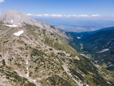 Bulgaristan 'ın Muratov zirvesi yakınlarındaki Pirin Dağı' nın şaşırtıcı hava manzarası