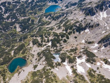 Bulgaristan 'ın Muratov zirvesi yakınlarındaki Pirin Dağı' nın şaşırtıcı hava manzarası