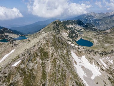 Bulgaristan 'ın Muratov zirvesi yakınlarındaki Pirin Dağı' nın şaşırtıcı hava manzarası