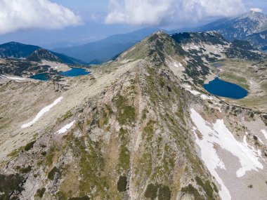 Bulgaristan 'ın Muratov zirvesi yakınlarındaki Pirin Dağı' nın şaşırtıcı hava manzarası