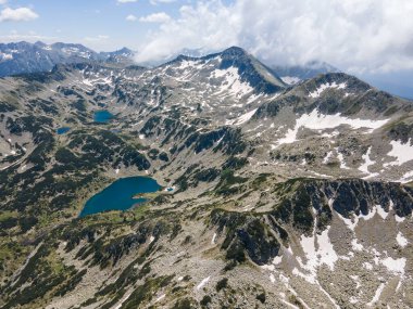 Bulgaristan 'ın Muratov zirvesi yakınlarındaki Pirin Dağı' nın şaşırtıcı hava manzarası