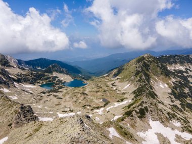 Bulgaristan 'ın Muratov zirvesi yakınlarındaki Pirin Dağı' nın şaşırtıcı hava manzarası