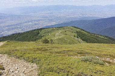 Bulgaristan 'ın Blagoevgrad bölgesindeki Belasitsa Dağı' nın şaşırtıcı yaz manzarası