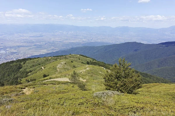 Bulgaristan 'ın Blagoevgrad bölgesindeki Belasitsa Dağı' nın şaşırtıcı yaz manzarası