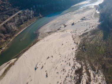 Bulgaristan 'ın Petrich Vadisi' nden geçen Struma nehrinin şaşırtıcı hava manzarası