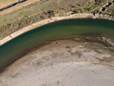 Bulgaristan 'ın Petrich Vadisi' nden geçen Struma nehrinin şaşırtıcı hava manzarası