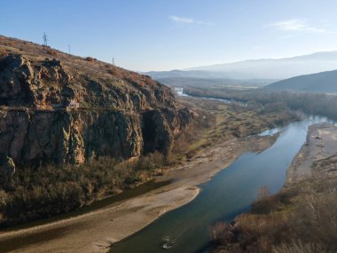 Bulgaristan 'ın Petrich Vadisi' nden geçen Struma nehrinin şaşırtıcı hava manzarası