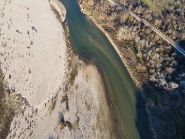 Bulgaristan 'ın Petrich Vadisi' nden geçen Struma nehrinin şaşırtıcı hava manzarası