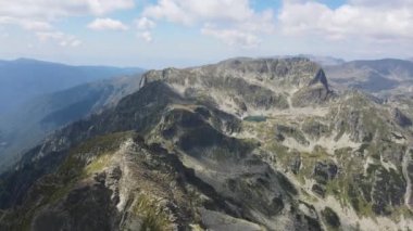 Bulgaristan 'ın Malyovitsa zirvesi çevresindeki Rila Dağı' nın şaşırtıcı yaz manzarası