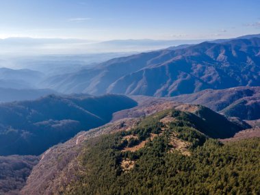 Bulgaristan 'ın Orelyak zirvesi yakınlarındaki Pirin Dağı' nın şaşırtıcı hava manzarası