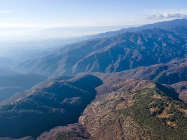 Bulgaristan 'ın Orelyak zirvesi yakınlarındaki Pirin Dağı' nın şaşırtıcı hava manzarası