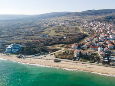 Bulgaristan 'ın Burgaz Bölgesi Obzor kasabasının şaşırtıcı hava manzarası