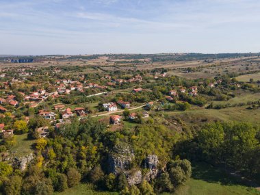 Bulgaristan 'ın Lovech Bölgesi' ndeki Aglen köyü yakınlarından geçen Vit Nehri 'nin şaşırtıcı hava manzarası