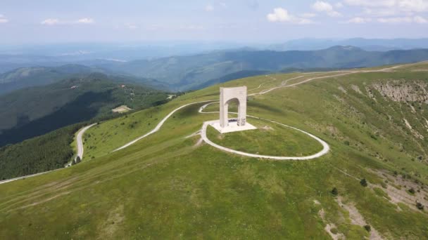 Troyan Bulharsko Června 2021 Památník Oblouk Svobody Hlavním Hřebeni Balkánských — Stock video