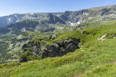 Bulgaristan 'ın Yedi Rila Gölünün etrafındaki Rila Dağı' nın muhteşem manzarası