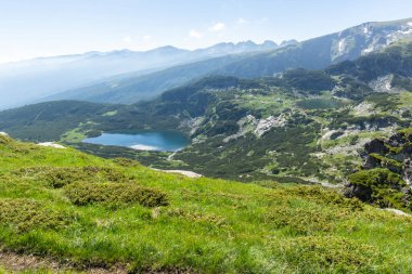 Bulgaristan 'ın Yedi Rila Gölünün etrafındaki Rila Dağı' nın muhteşem manzarası