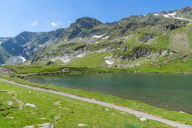 Bulgaristan 'ın Yedi Rila Gölünün etrafındaki Rila Dağı' nın muhteşem manzarası