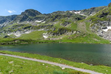 Bulgaristan 'ın Yedi Rila Gölünün etrafındaki Rila Dağı' nın muhteşem manzarası